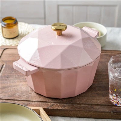 Cocotte en fonte rose
