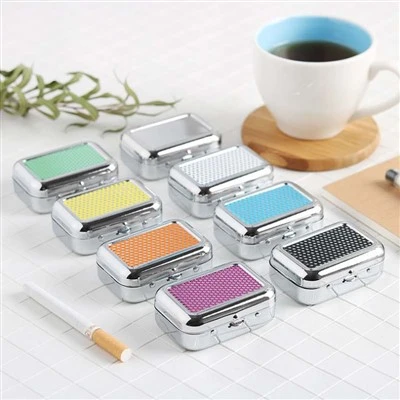 Petit cendrier portable carré coloré